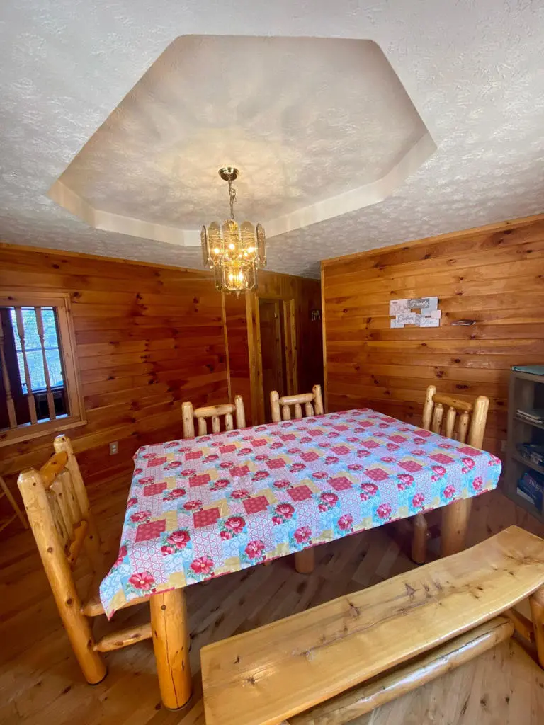 hideaway cabin dining room